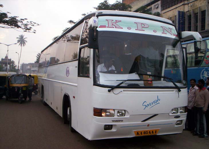 Автобус Volvo a/c на станции Калашипалаям в Бангалоре